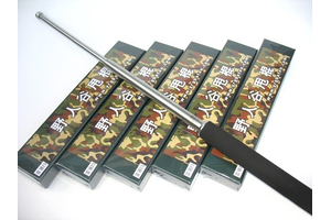 如何使用伸縮甩棍？